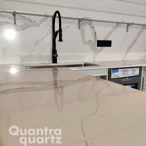 Quantra Quartz Кварцевый агломерат Calacatta Capri 9334 Quantra Quartz