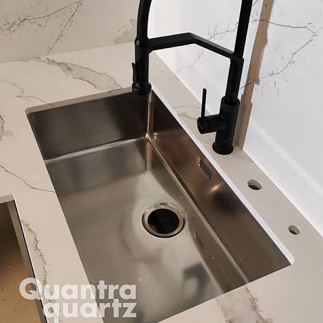 Quantra Quartz Кварцевый агломерат Calacatta Capri 9334 Quantra Quartz