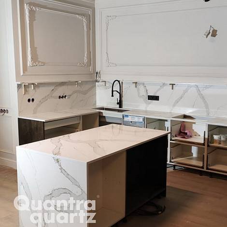 Quantra Quartz Кварцевый агломерат Calacatta Capri 9334 Quantra Quartz