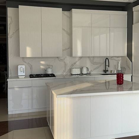 Quantra Quartz Кварцевый агломерат Calacatta Borghini 9444 Quantra Quartz