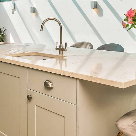 Quantra Quartz Кварцевый агломерат Semolina 2442 Quantra Quartz