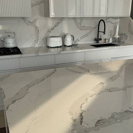 Quantra Quartz Кварцевый агломерат Calacatta Borghini 9444 Quantra Quartz