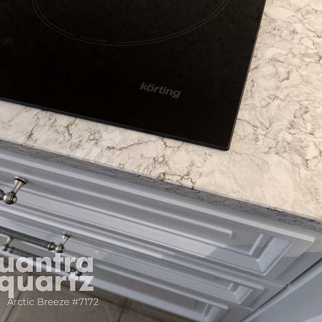 Quantra Quartz Кварцевый агломерат Arctic Breeze 7172 Quantra Quartz