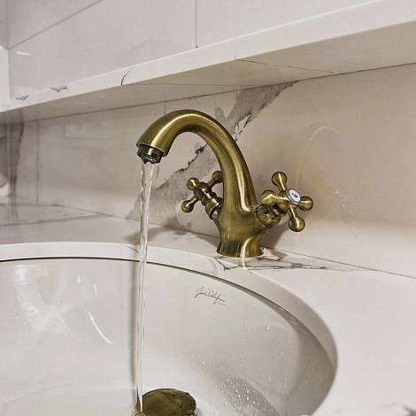 Quantra Quartz Кварцевый агломерат Calacatta Capri 9334 Quantra Quartz