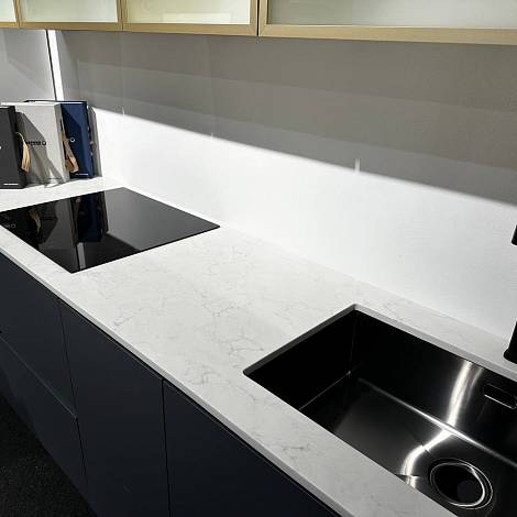 Vicostone Кварцевый агломерат Vicostone DELTA BQ8402